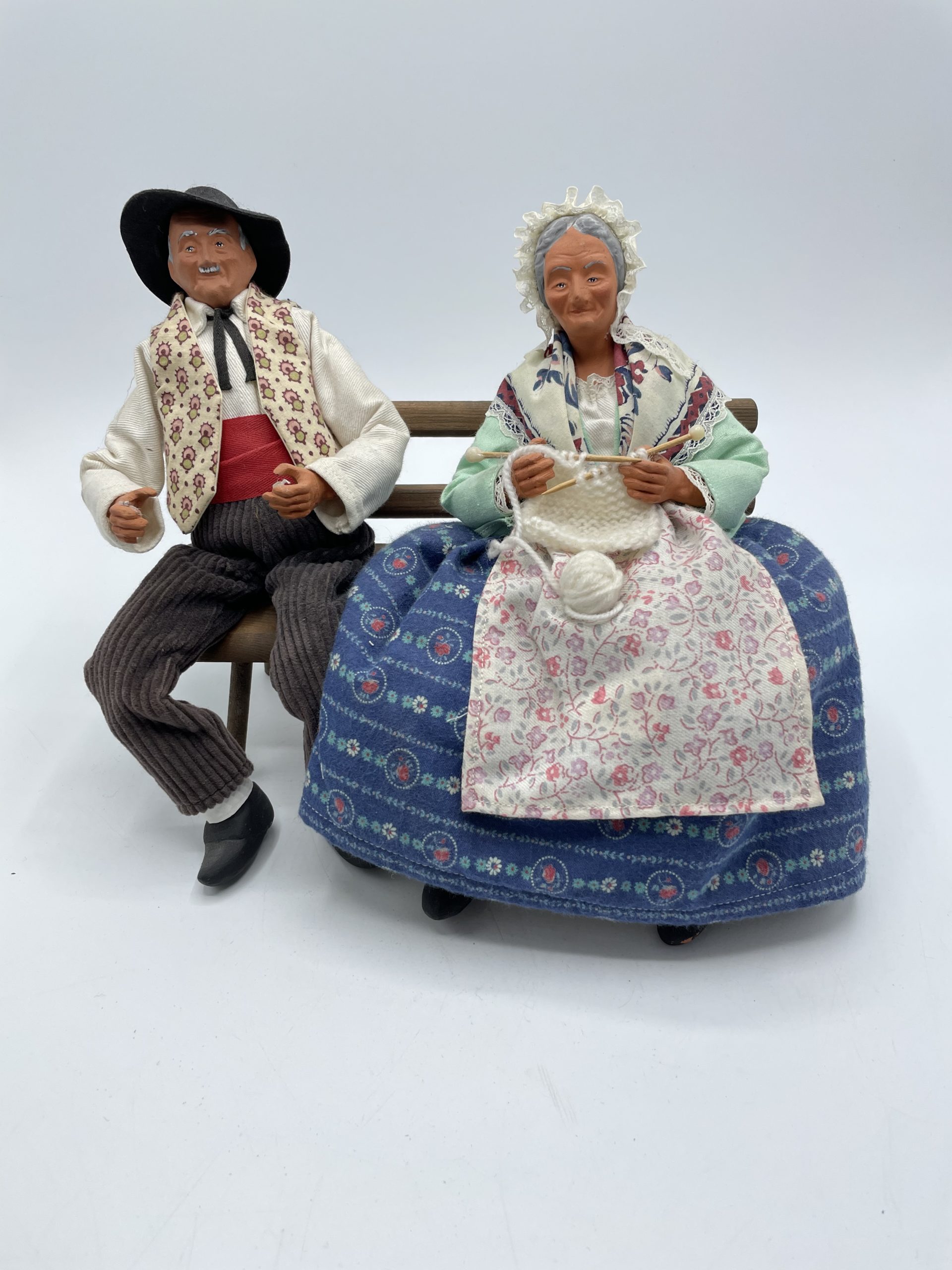 Santons De Provence Arterra - Couple Sur Banc - 7 Cm - Argile Décorée à La Main - Fabriqué En France