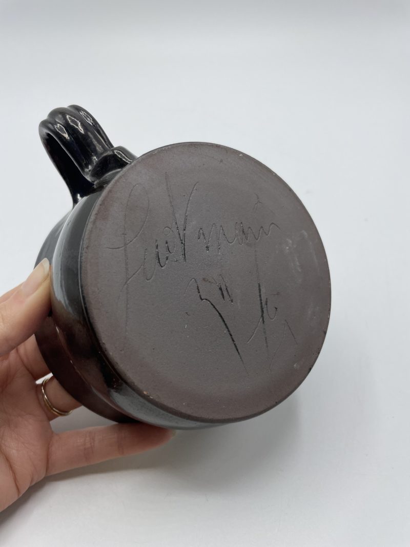 Grande tasse à thé en céramique noire artisanale – Image 4