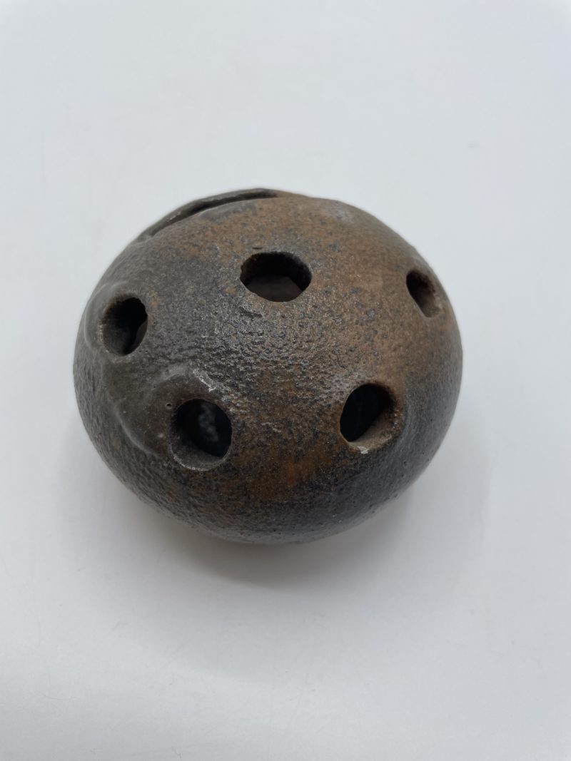 Petite boule à garnir vase pique fleur  en grès vintage – Image 3