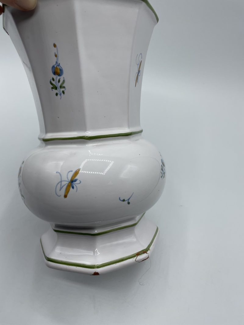 Vase vintage faïence Moustiers vintage blanc et vert – Image 2