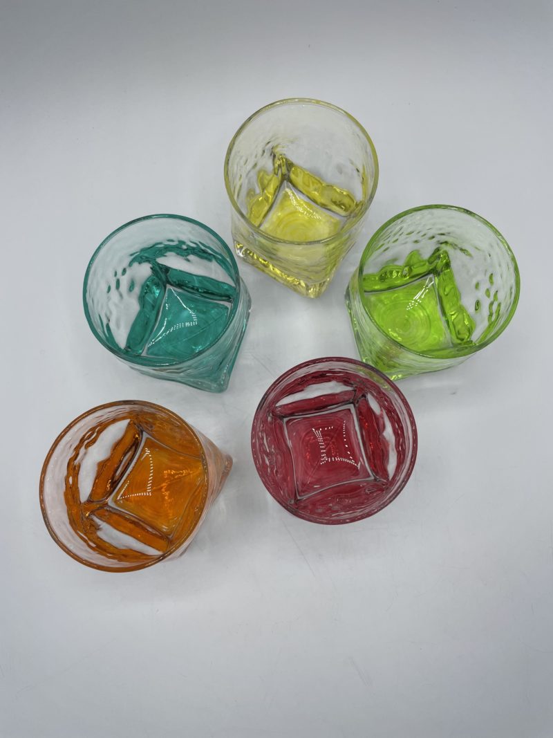 Lot de 5 verres vintage effet martelé de couleur – Image 5