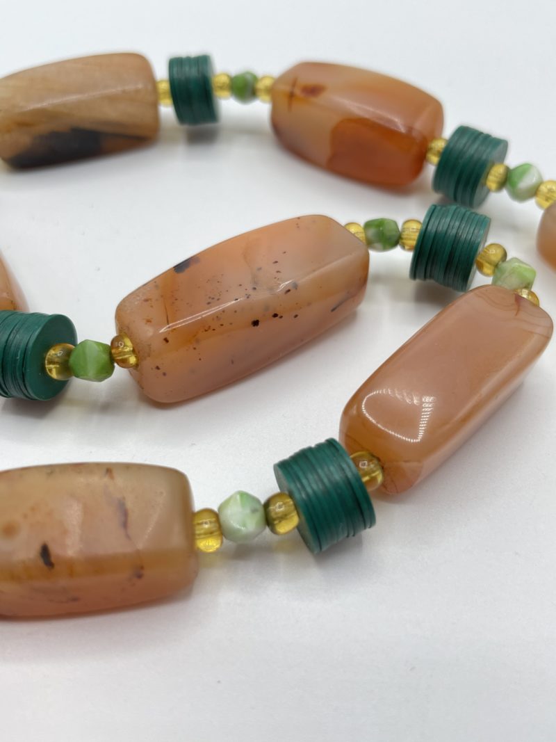Collier vintage émeraude et corail – Image 3