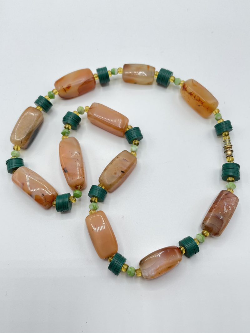 Collier vintage émeraude et corail – Image 2