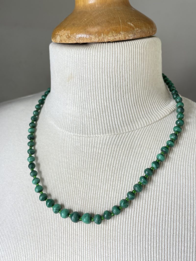 collier ancien vintage perle pierre jade vert