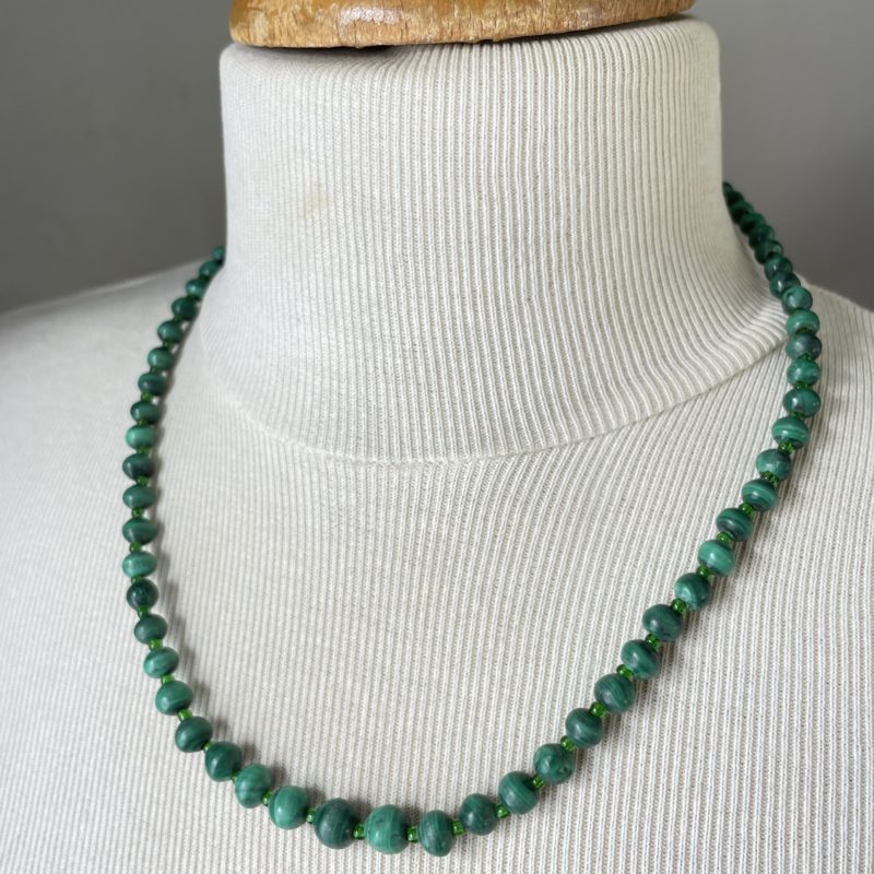 collier ancien vintage perle pierre jade vert