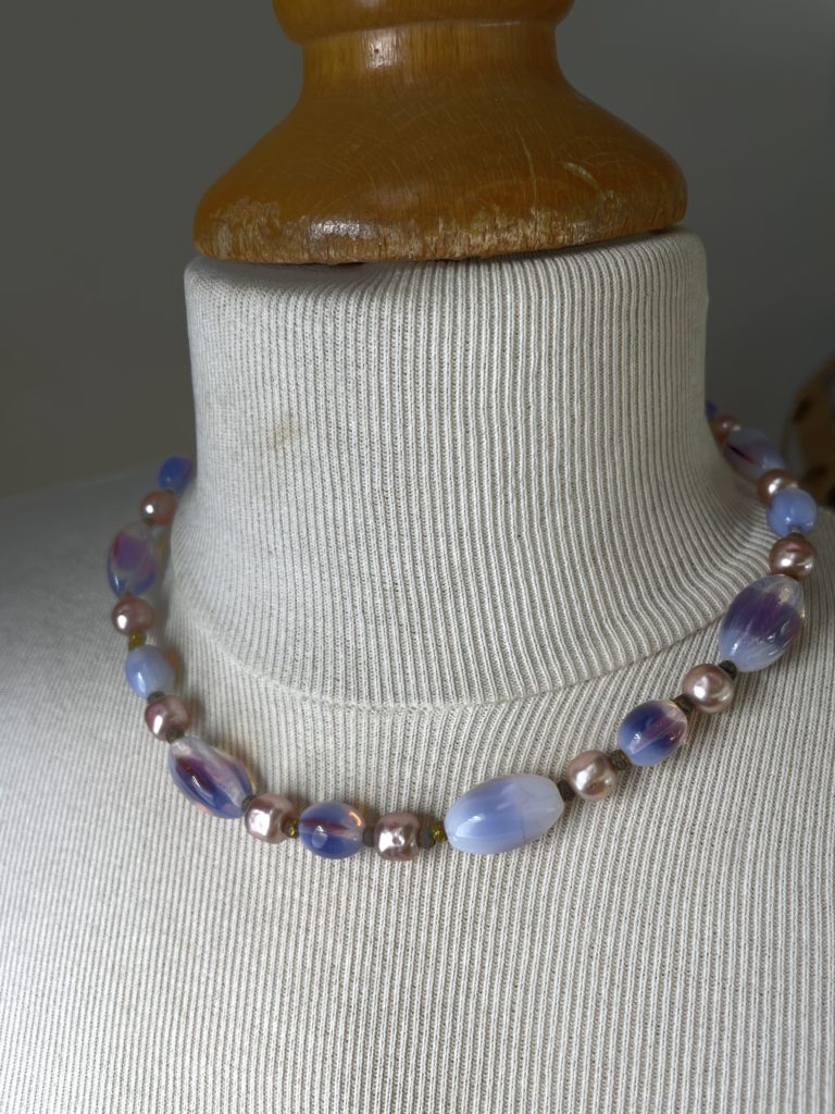Collier perles violettes D8