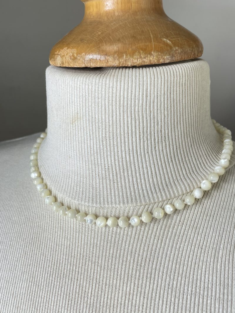 collier vintage bijou perle beige