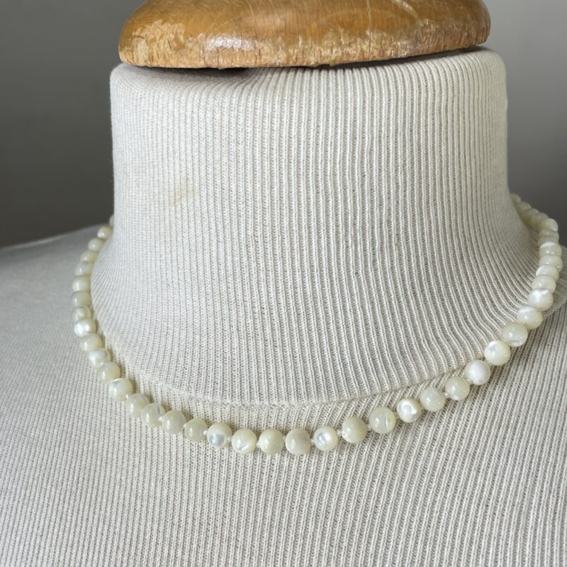 collier vintage bijou perle beige