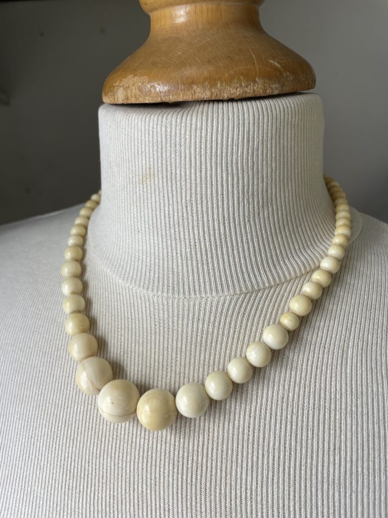 Collier Perles Vintage Beige Marron Irisé - Fermoir à Vis Caché, Bijou Fantaisie Ancien