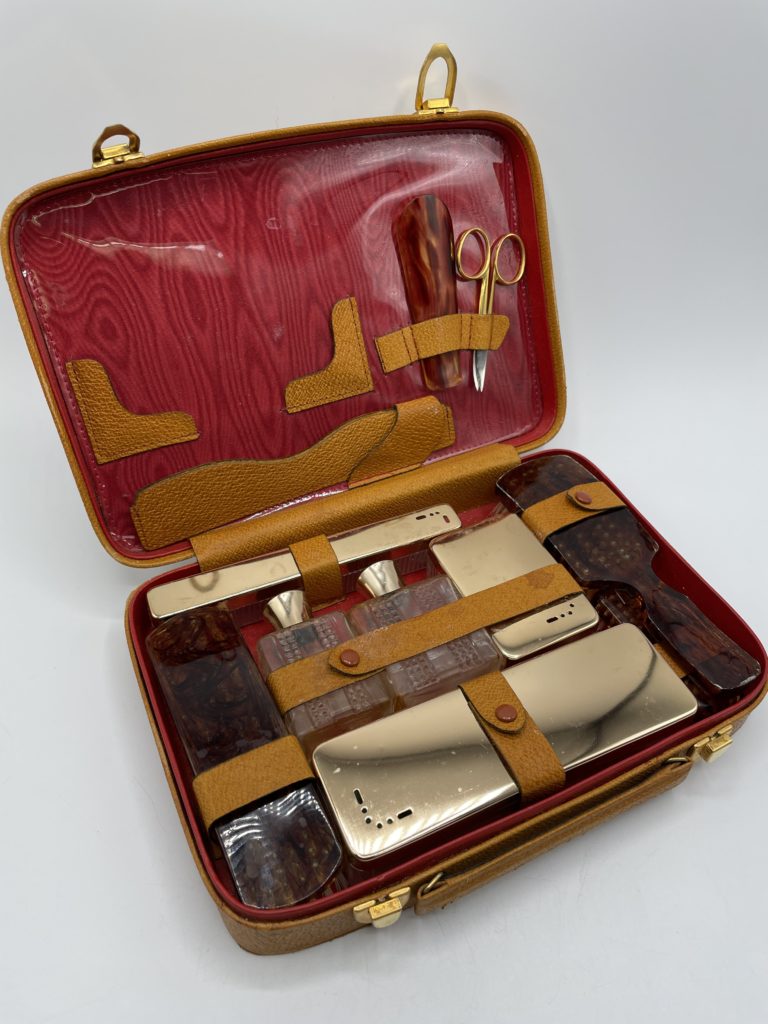 Kit Manucure Vintage De Voyage – Trousse Rétro Avec Coupe-ongles Et Lime – Réf. 1630 – Occasion