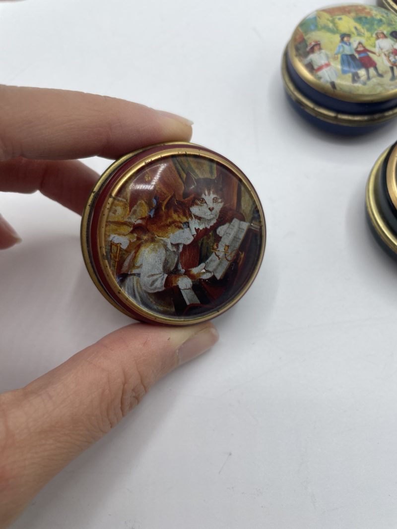 Lot de 5 petite boîte à bonbons vintage en métal Chambers Candy Compagny et Bentley's of London – Image 5