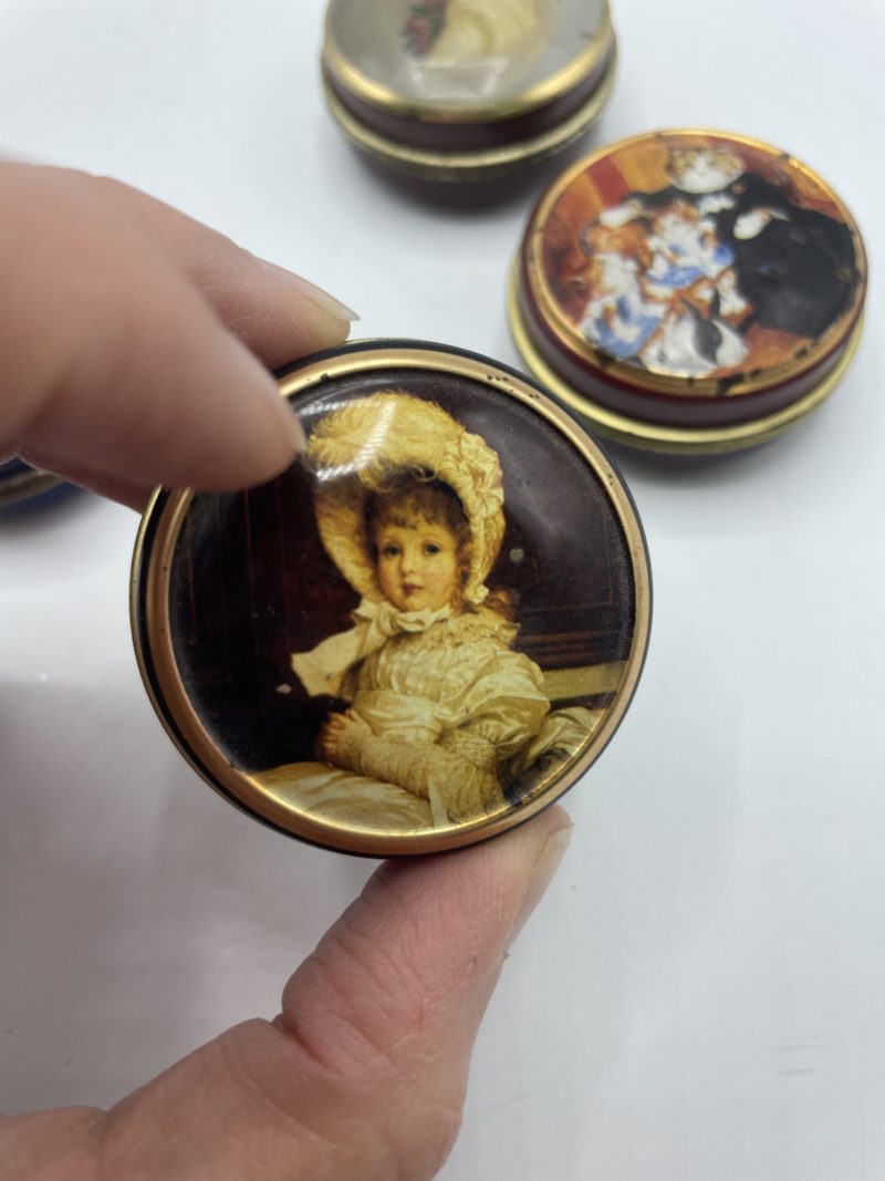 Lot de 5 petite boîte à bonbons vintage en métal Chambers Candy Compagny et Bentley's of London – Image 3