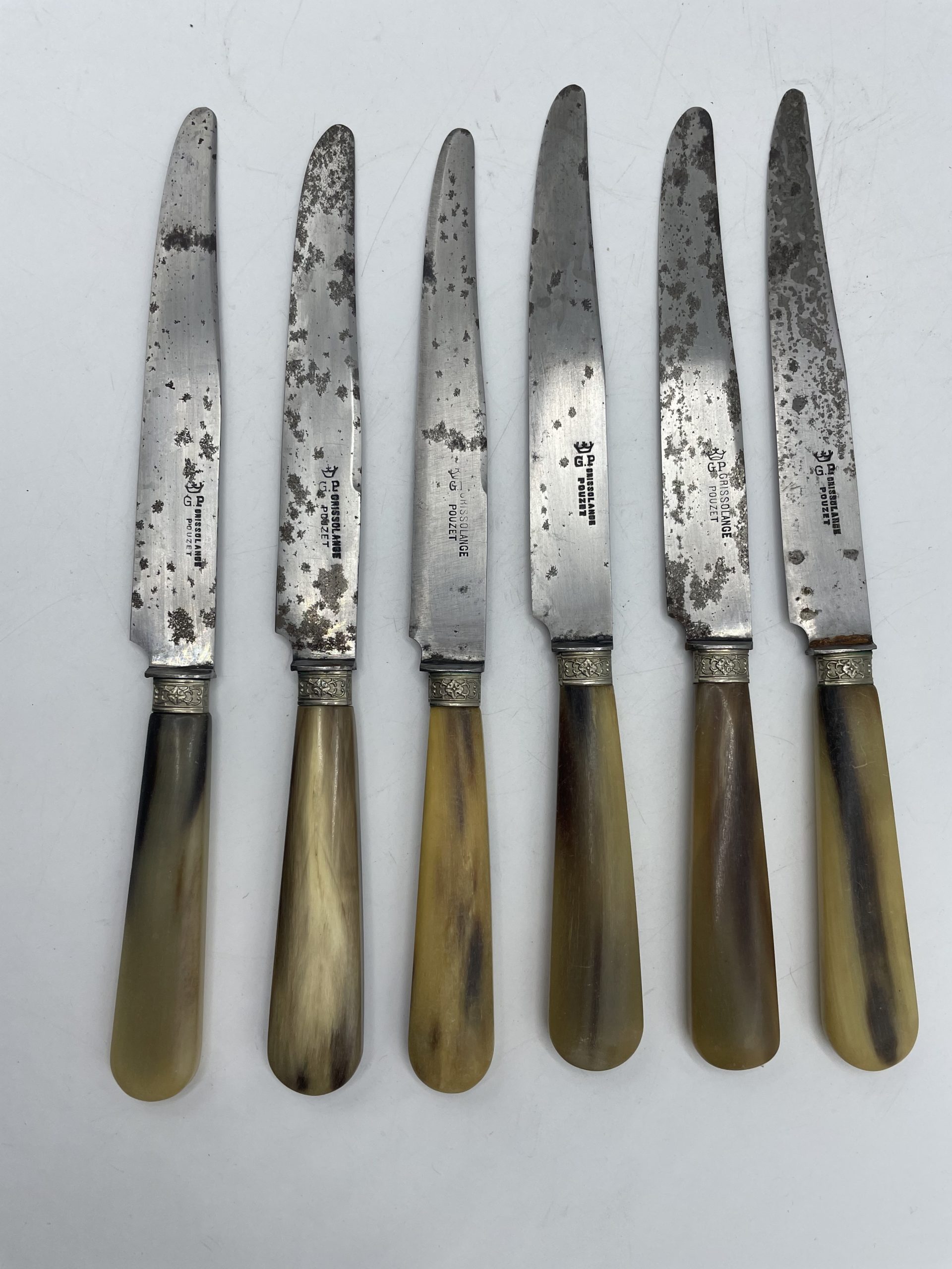 Lot de 6 couteaux vintage en acier et manche bakelite Grissolange Pouzet -  Ressourcerie Histoires Sans Fin