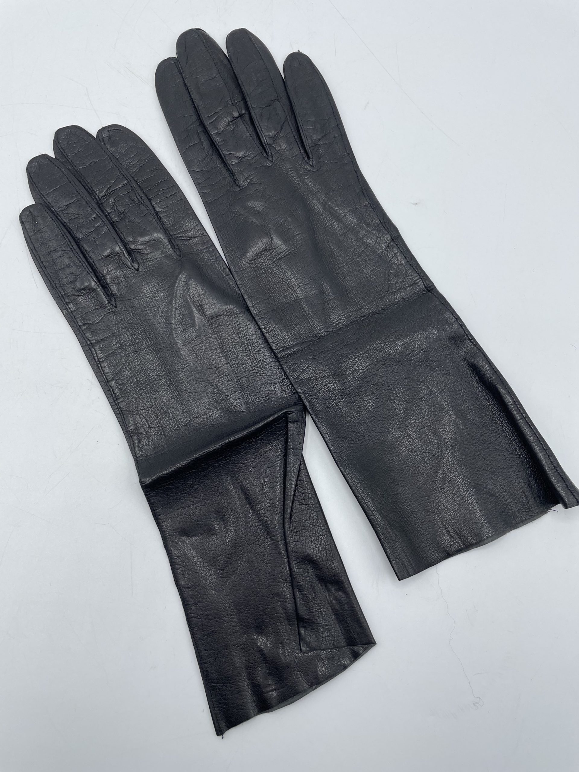Paires de gants pour femme en cuir noir vintage - Ressourcerie
