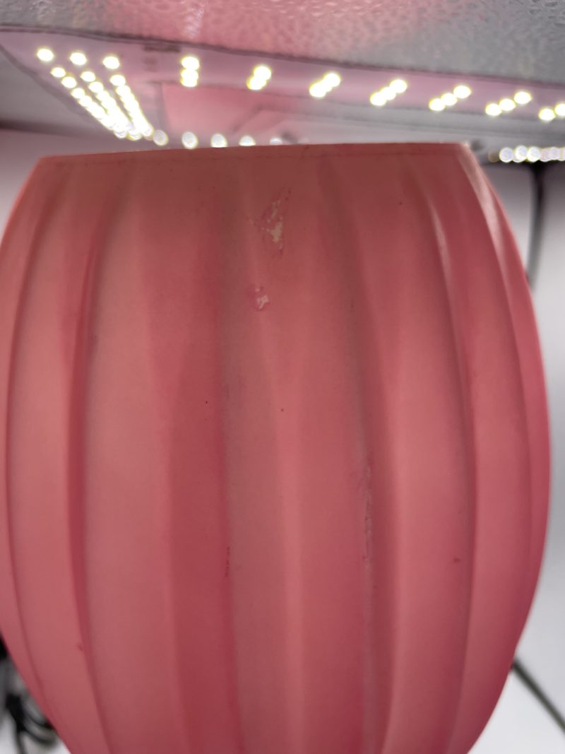 Duo de lampes à pied vintage pâte de verre rose strié et inox – Image 7