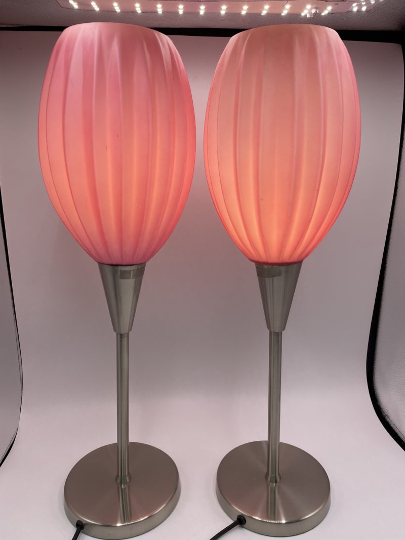 Duo de lampes à pied vintage pâte de verre rose strié et inox – Image 9