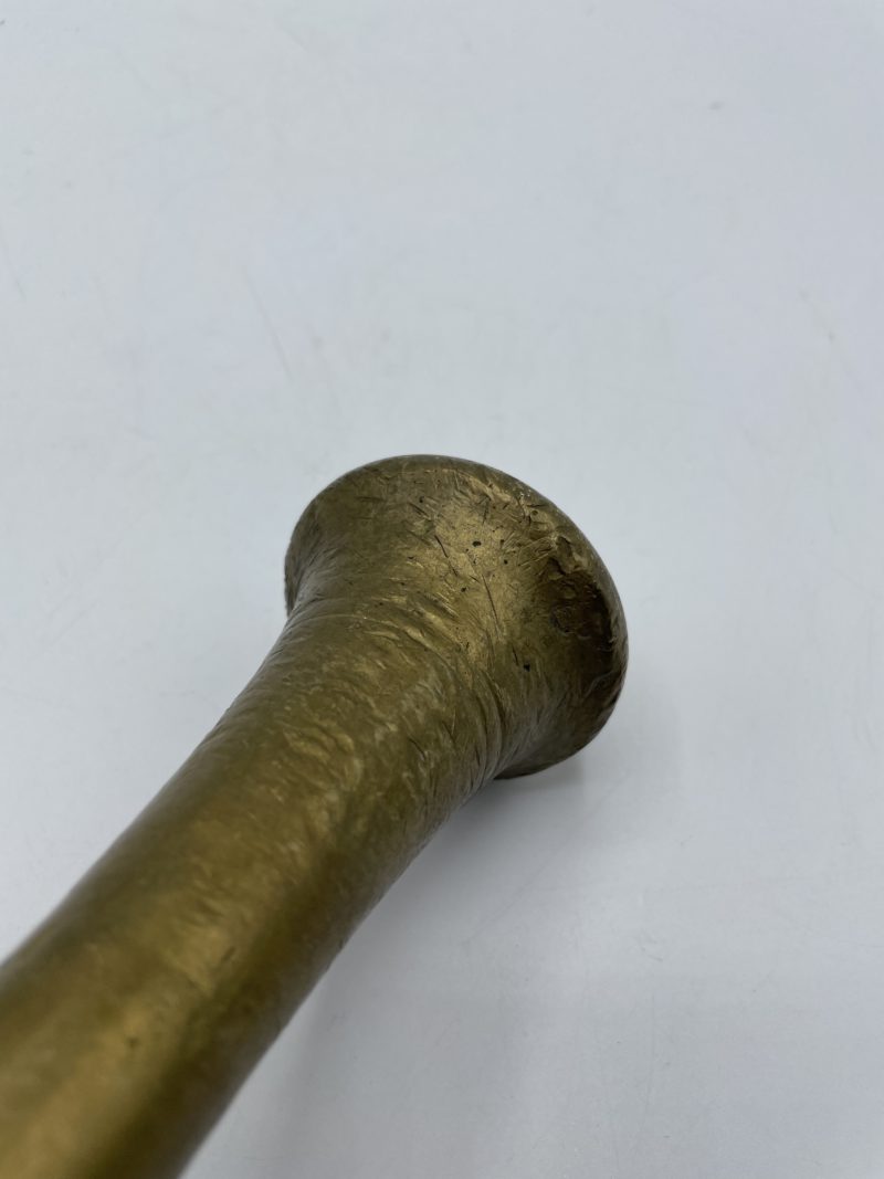 Grand pilon vintage en bronze – Image 2