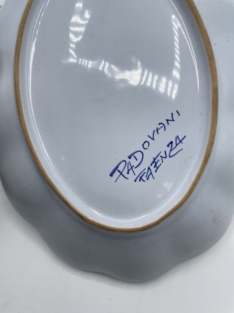Petit plat creux ovale en faïence italienne – Image 3