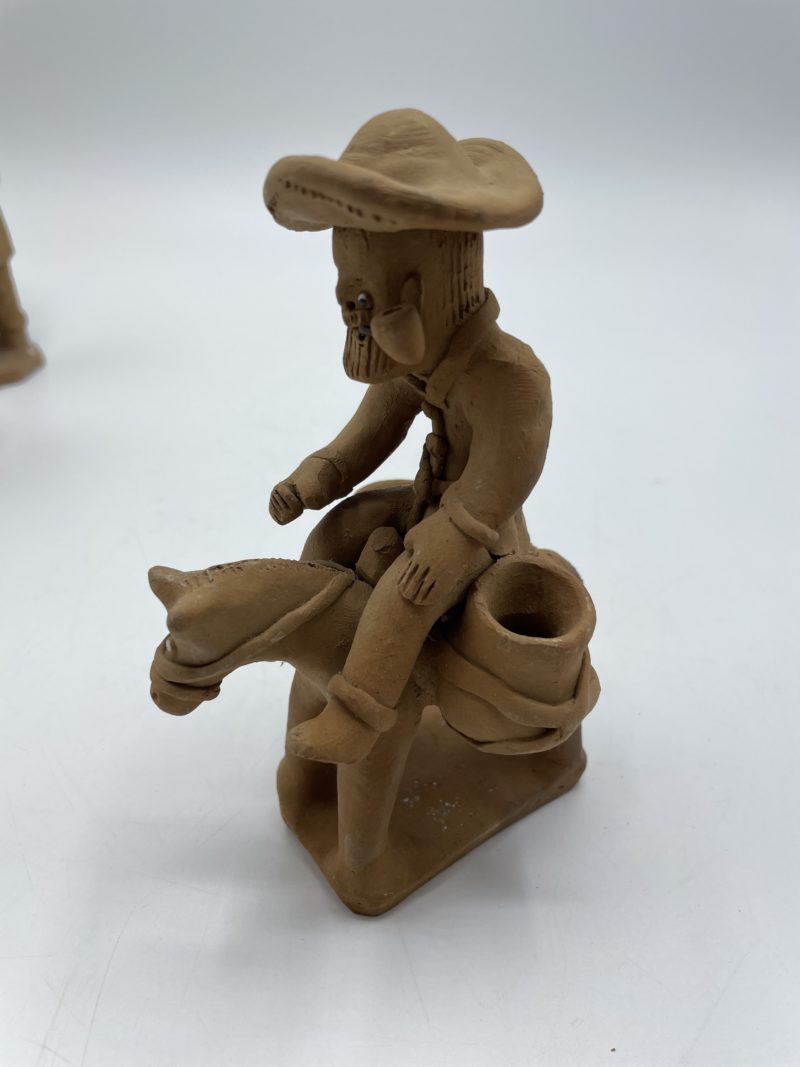 Trio de sculptures en terre cuite de l'artiste brésilien Luiz Antonio Caruaru – Image 5