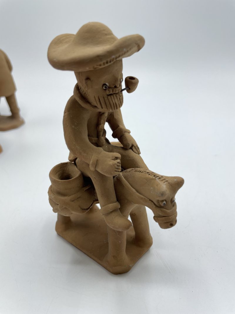 Trio de sculptures en terre cuite de l'artiste brésilien Luiz Antonio Caruaru – Image 10