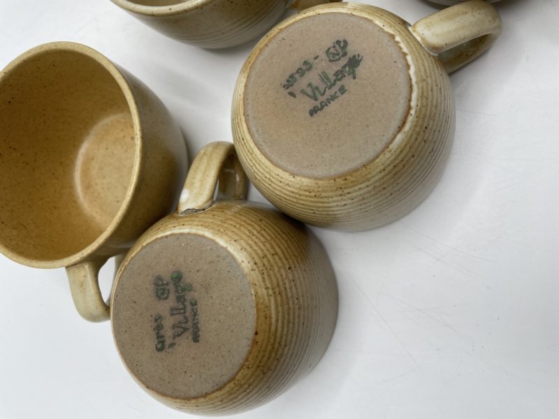 Service à café vintage tasses et soucoupe grès village France – Image 3
