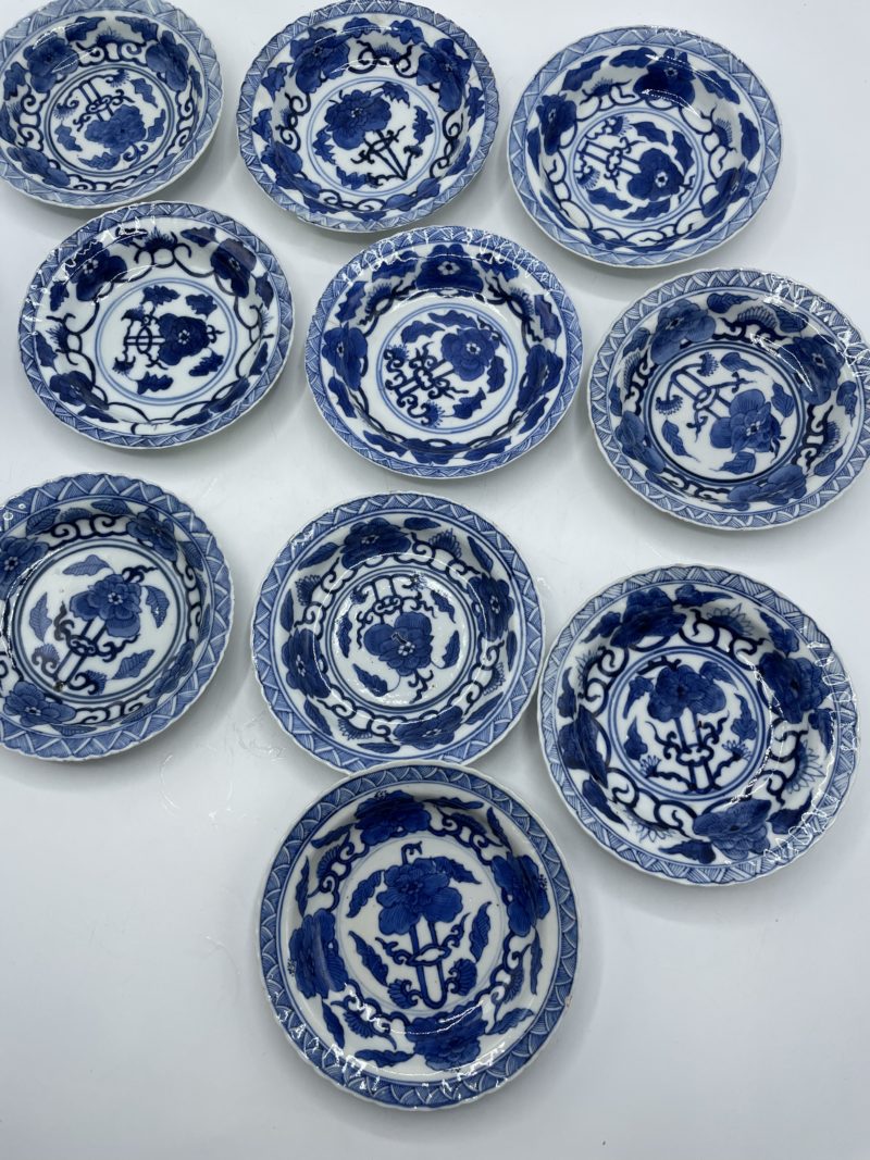 Service à thé tasses et soucoupes vintage en porcelaine de Chine – Image 4