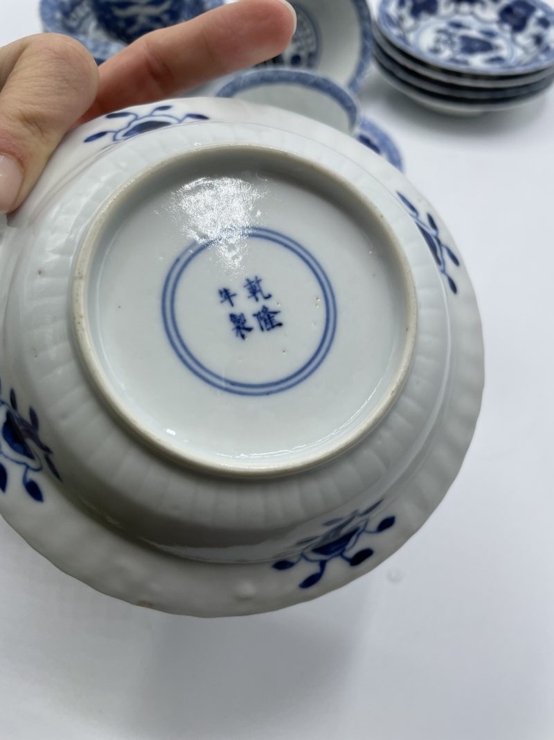 Service à thé tasses et soucoupes vintage en porcelaine de Chine – Image 3