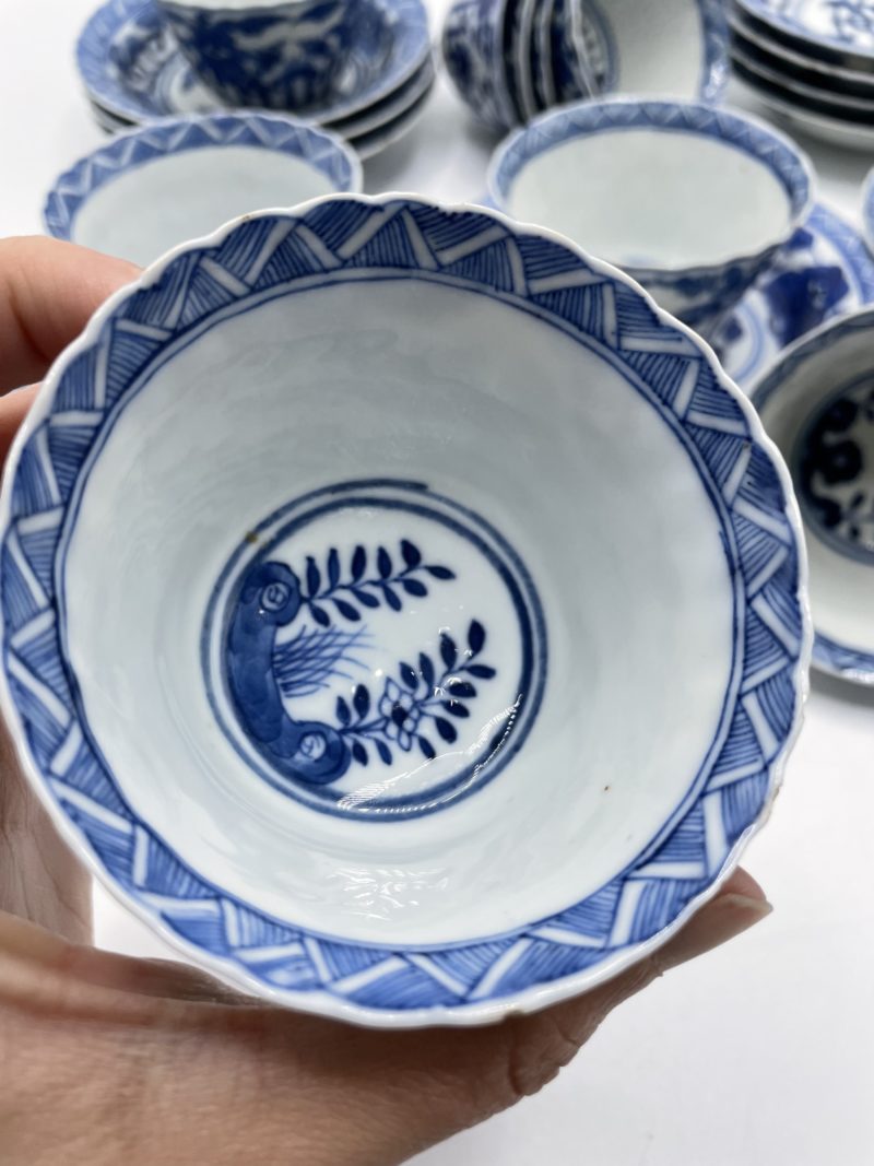 Service à thé tasses et soucoupes vintage en porcelaine de Chine – Image 8