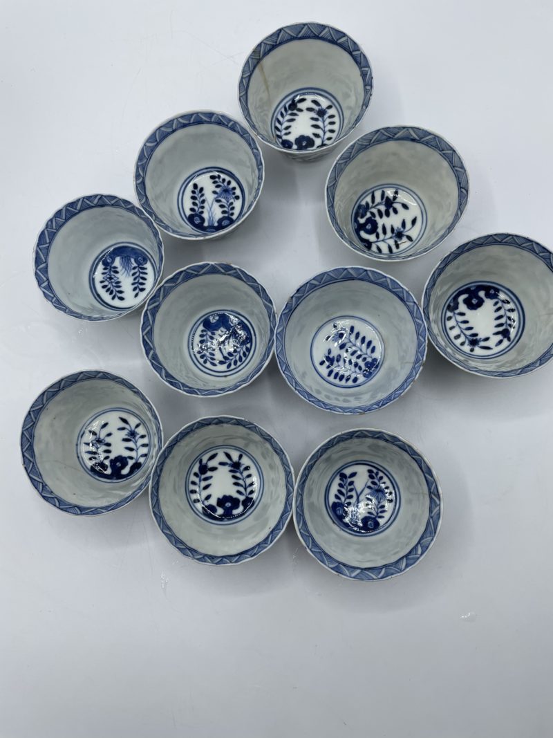 Service à thé tasses et soucoupes vintage en porcelaine de Chine – Image 9