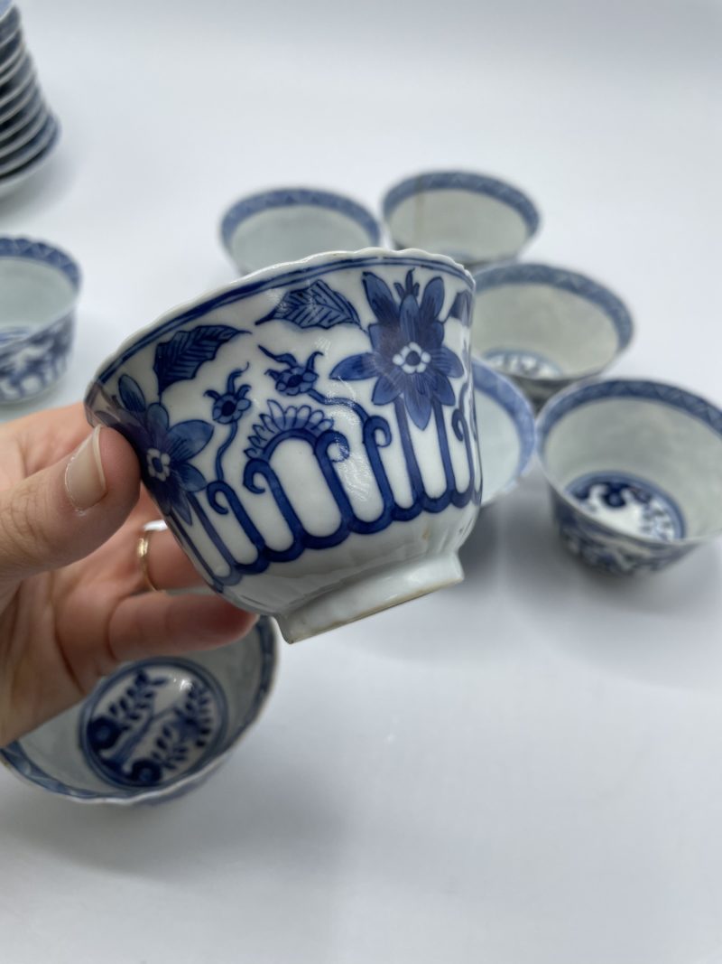 Service à thé tasses et soucoupes vintage en porcelaine de Chine – Image 10