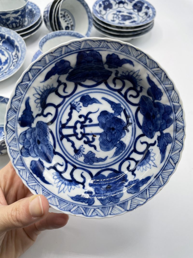 Service à thé tasses et soucoupes vintage en porcelaine de Chine – Image 2
