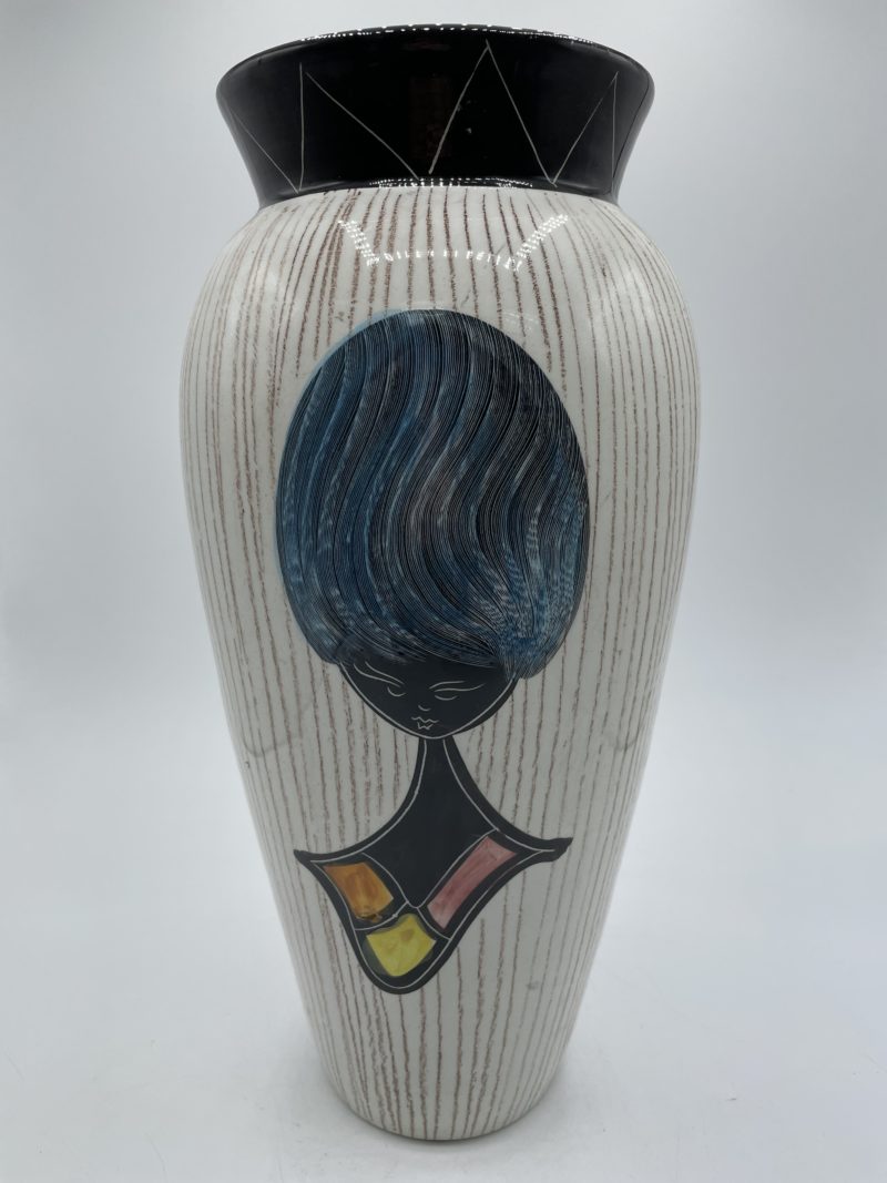 Duo de vases en céramique italiens portrait de femmes – Image 6