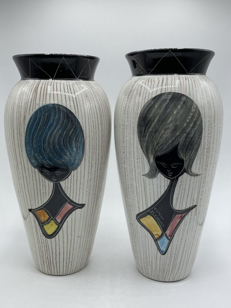 Duo de vases en céramique italiens portrait de femmes – Image 3