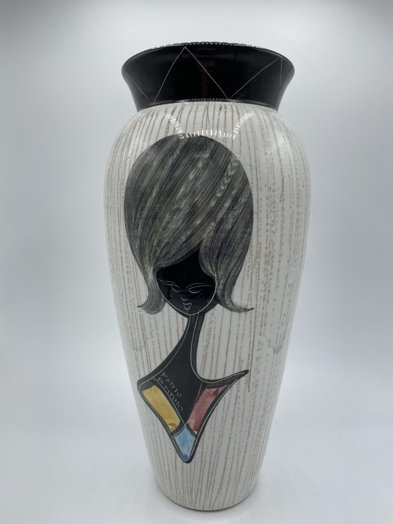 Duo de vases en céramique italiens portrait de femmes – Image 11