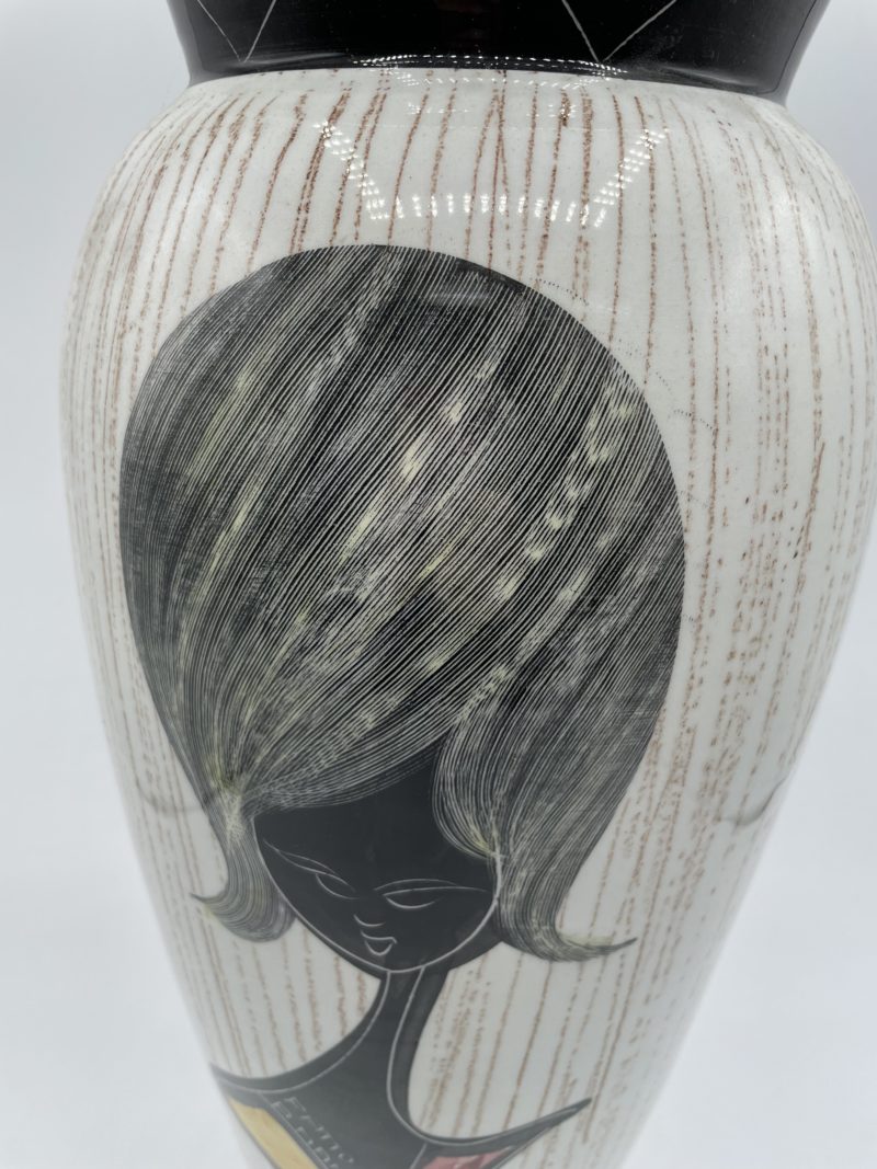 Duo de vases en céramique italiens portrait de femmes – Image 10