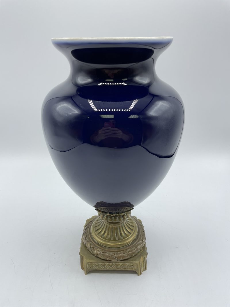 vase vintage ceramique bleu pied laiton