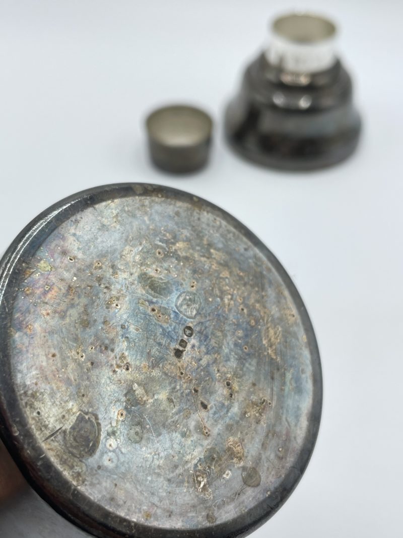 Shaker vintage en métal argenté – Image 2