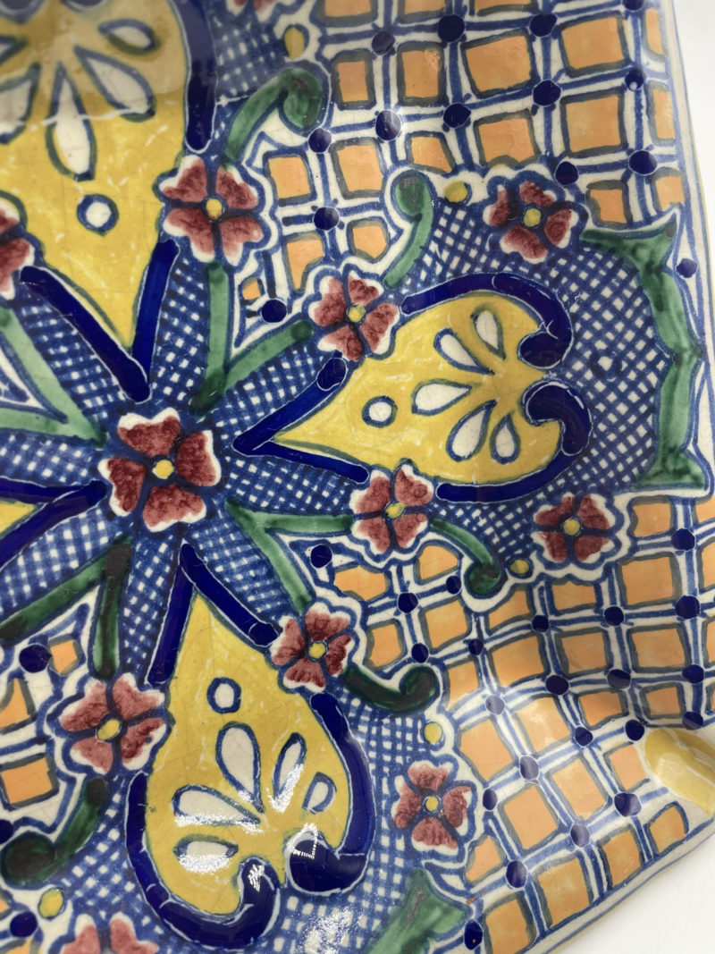 Plat carré en céramique mexicain – Image 3