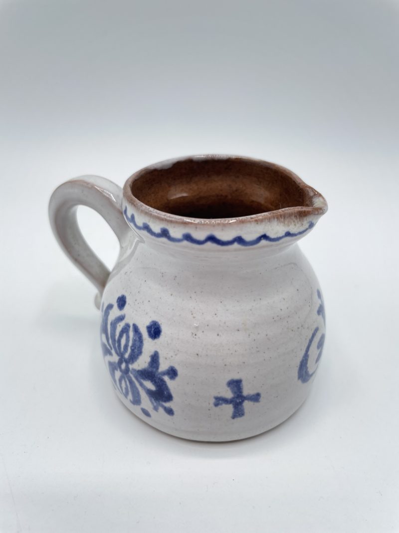 carafe poterie beige bleu cruche