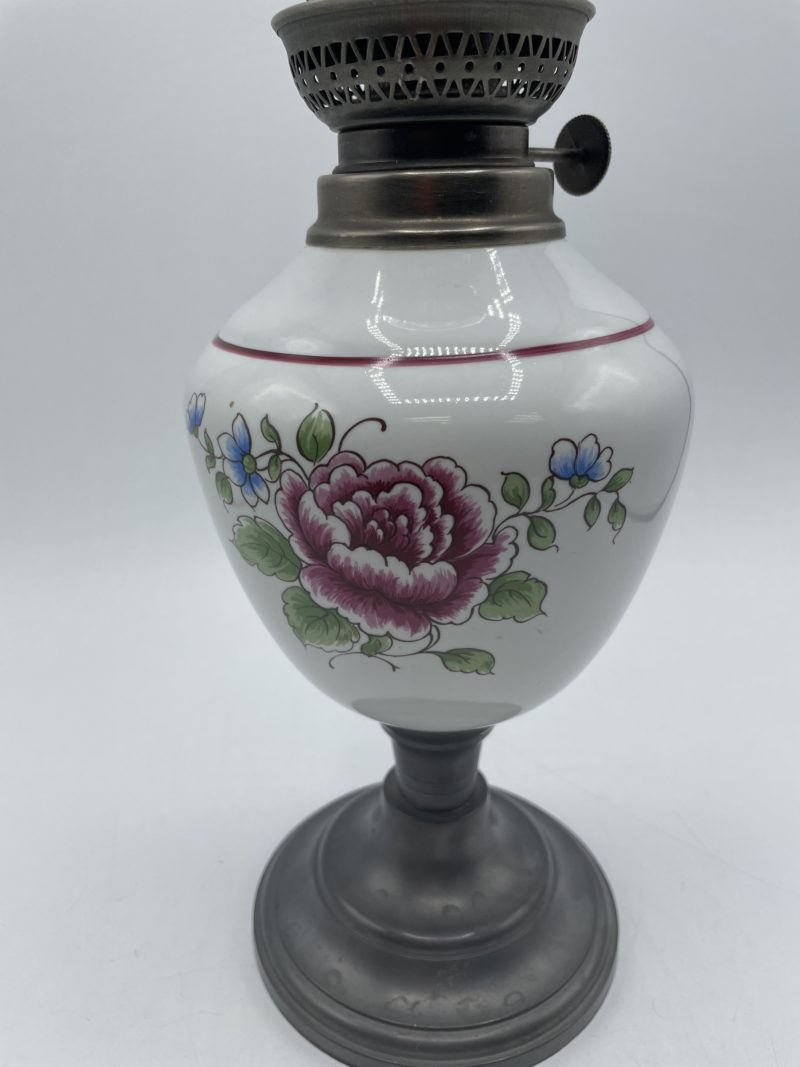 Lampe à pétrole vintage étain et faïence – Image 9
