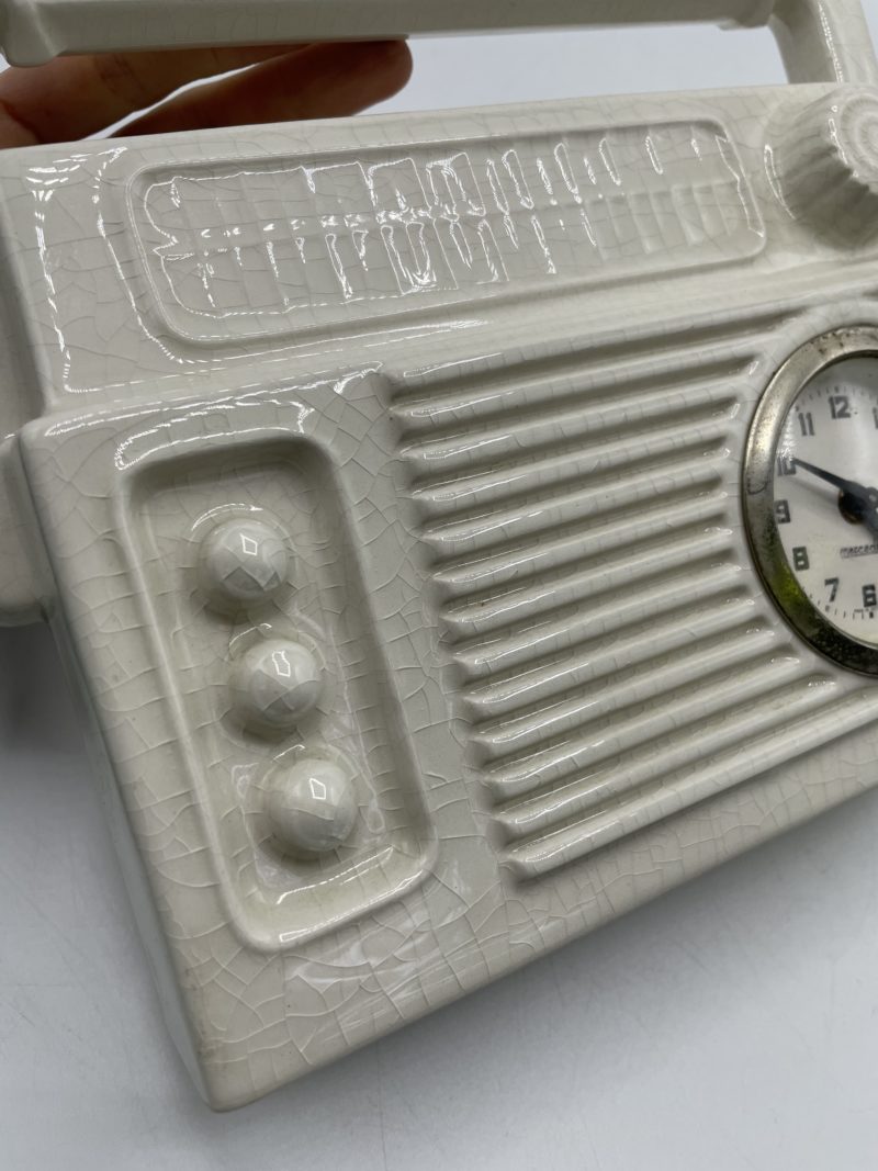 Pendulette vintage en forme de radio en céramique Flying Saucer – Image 7