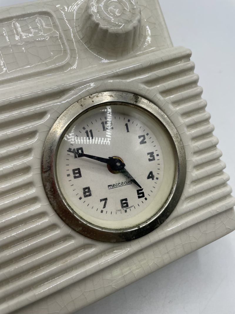 Pendulette vintage en forme de radio en céramique Flying Saucer – Image 5