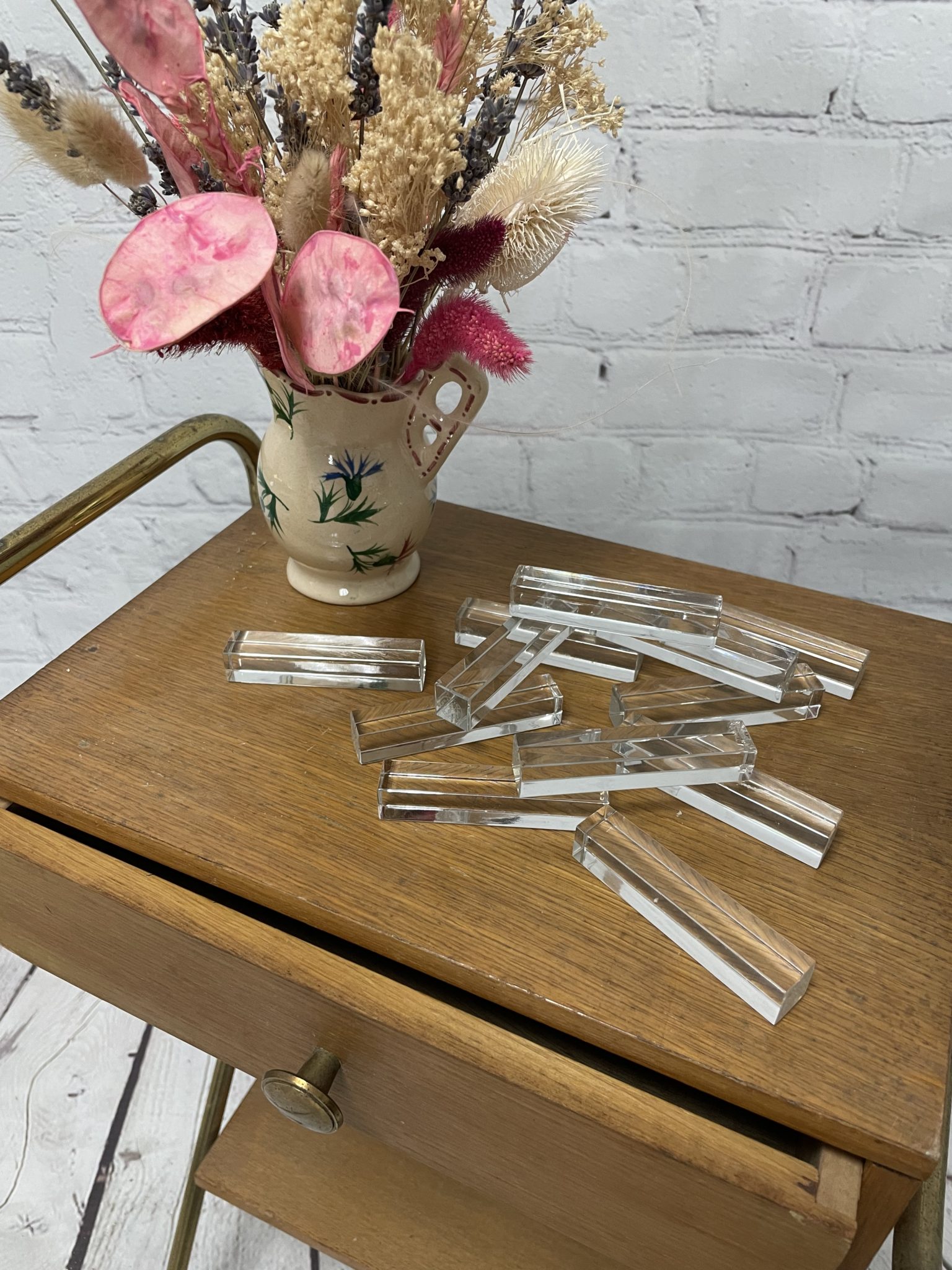 12 porte-couteaux tiges de rose en cristal de Sèvres
