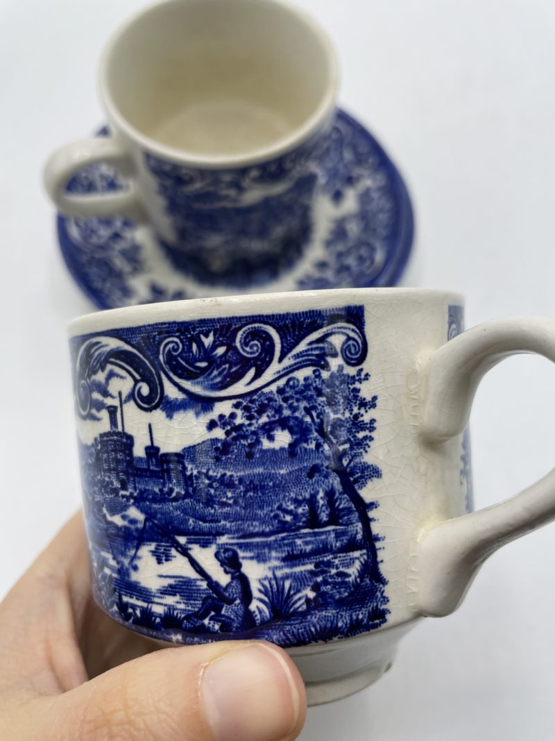 Duo de tasses à café et soucoupes vintage terre de fr England ironstone staffordshire bleues – Image 6