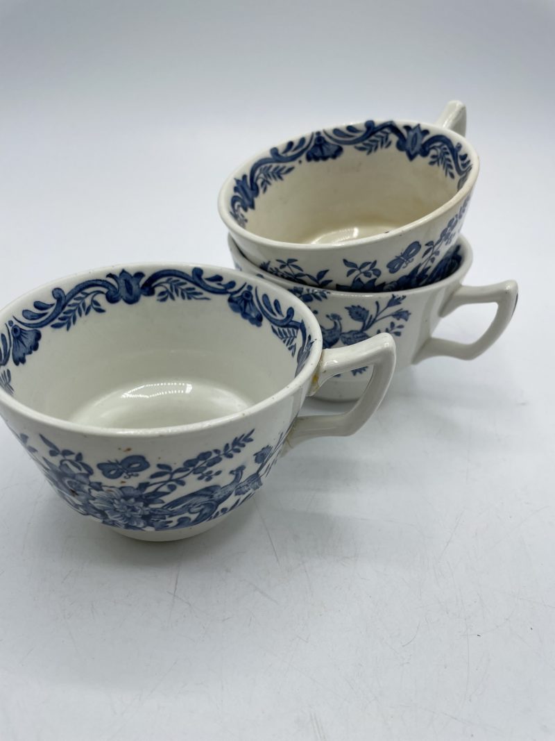 Trio tasses à thé vintage bleues en porcelaine anglaise - Ressourcerie  Histoires Sans Fin