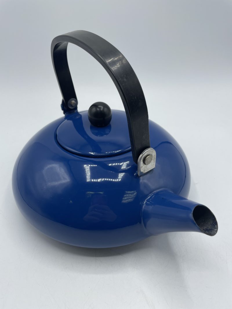Théière vintage bleue en métal émaillée – Image 7