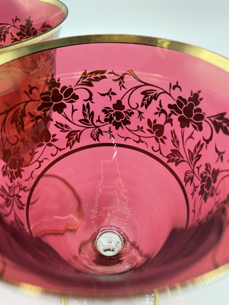 Duo de verres à vin à pied vintage en verre rouge et doré esprit cristal – Image 2