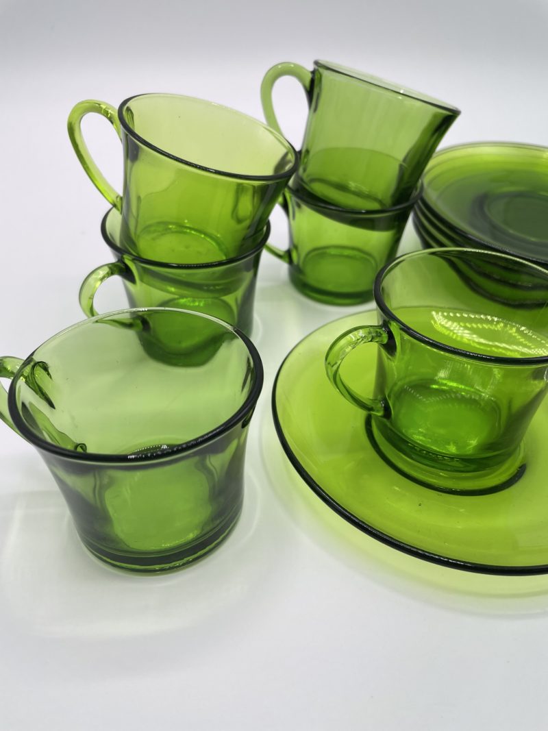 Tasses à café et soucoupes DURALEX vert vintage – Image 4