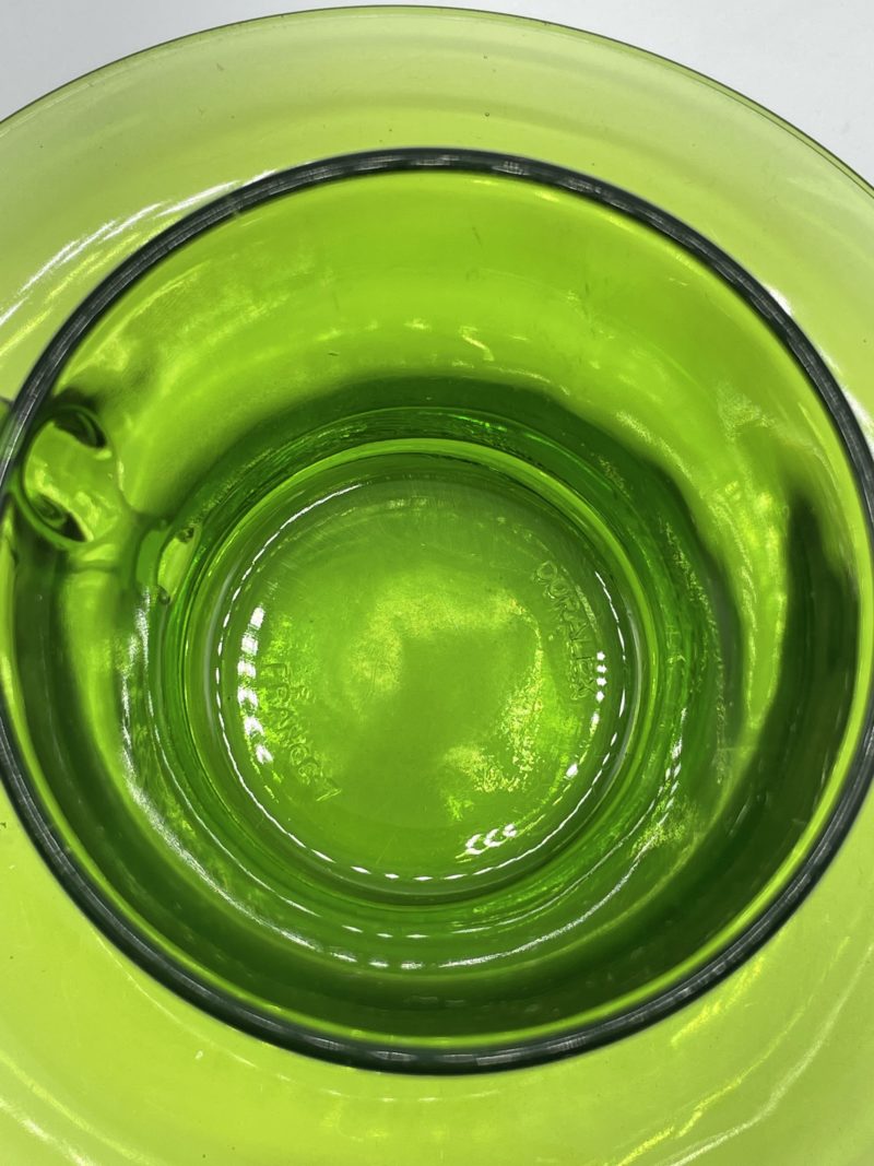 Tasses à café et soucoupes DURALEX vert vintage – Image 3