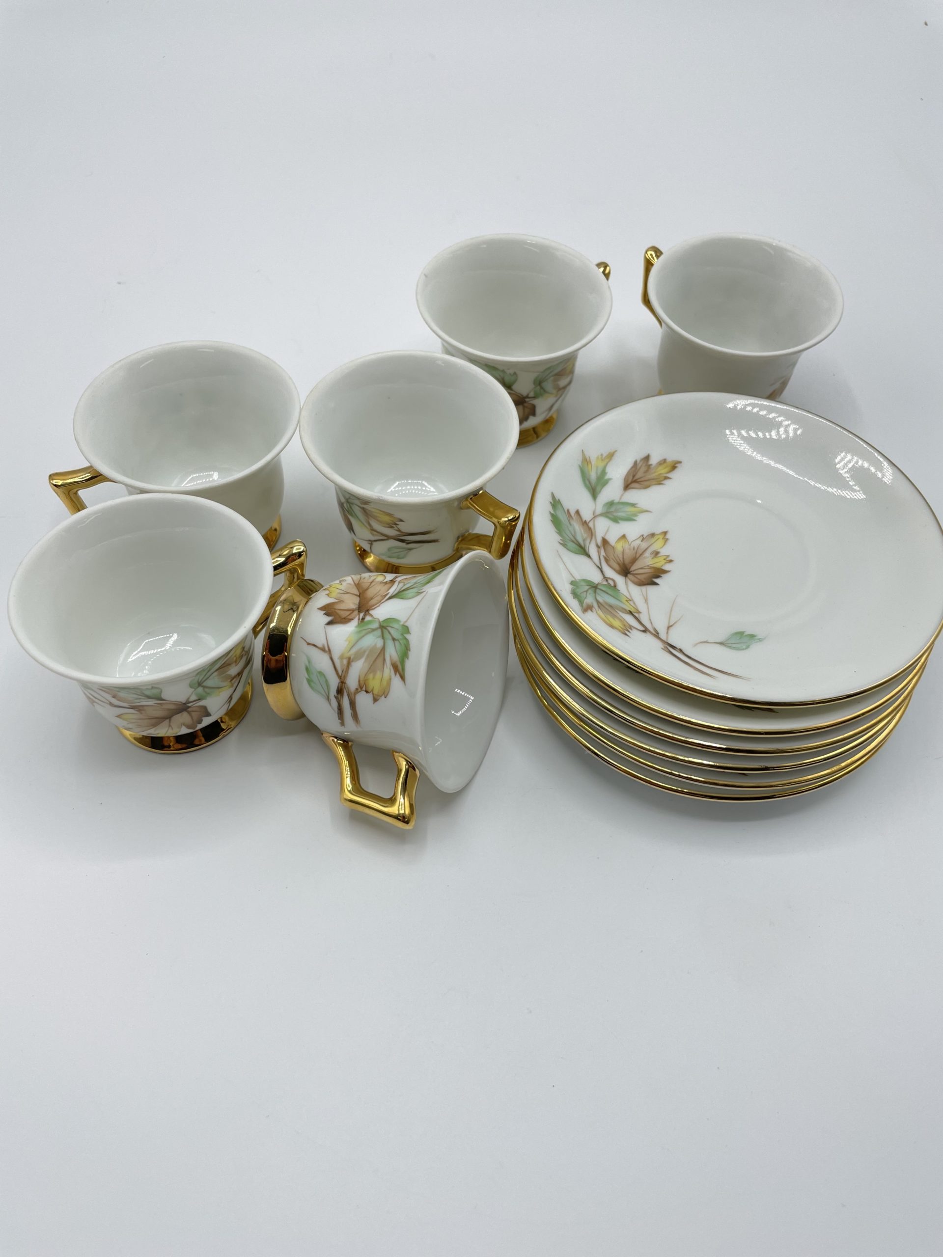 Service à café tête-à-tête porcelaine Limoges JP feuilles dorées